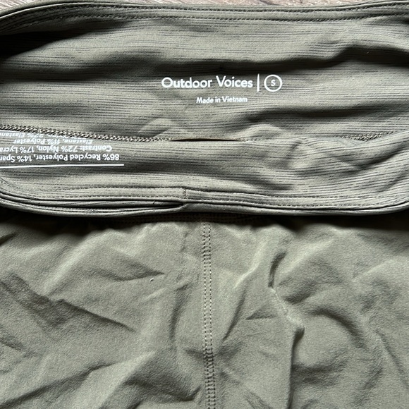 Outdoor Voices Hudson 2.5” short in forest green, like-new & excellent condition - Picture 3 of 5